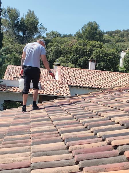 Entretien Toiture Cavaillon : Traitement toiture anti mousse et hydrofuge Entretien Toiture Cavaillon : Traitement toiture anti mousse et hydrofuge